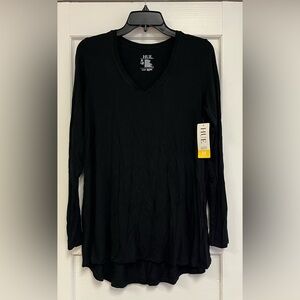 Hue women’s top Black Long sleeve legging tee M size 8-10 V-neck New minimalist
